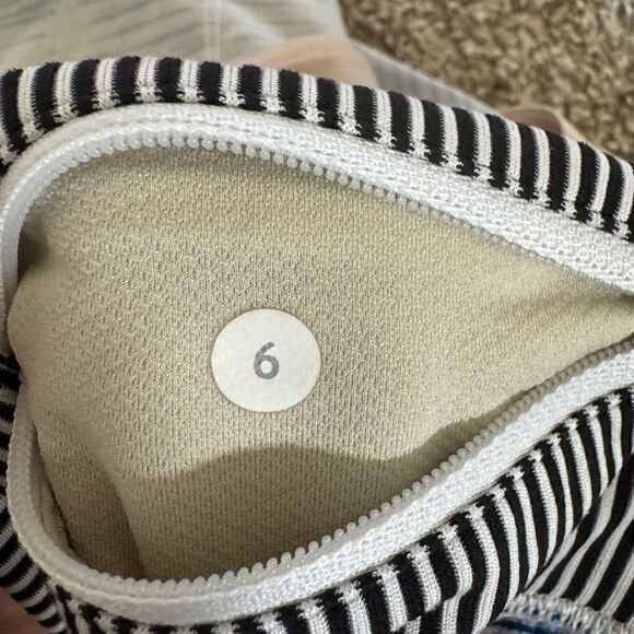 Lululemon Speed Shorts Women’s Size 6 Blurry Belle Blue Purple Black Striped Run - Picture 12 of 12